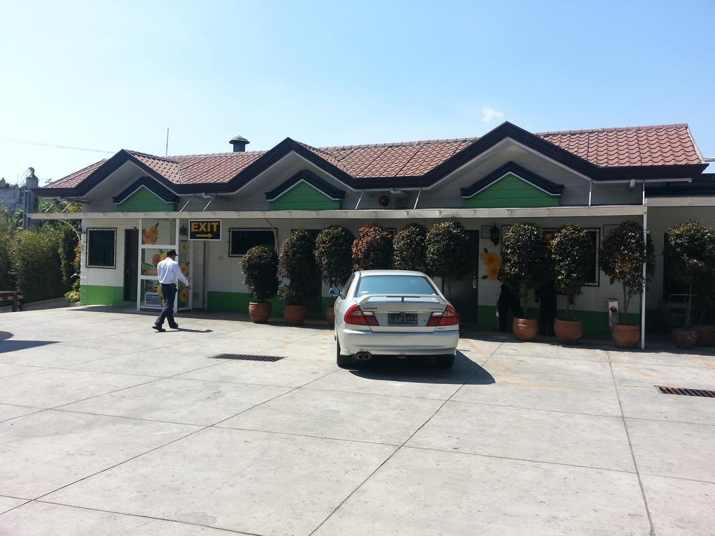 Hollywood Drive-In Hotel Baguio City Esterno foto
