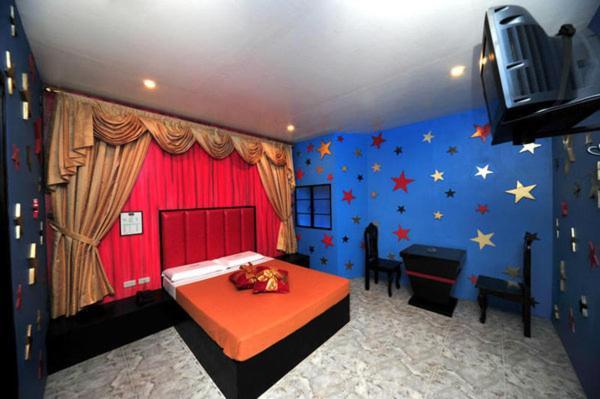 Hollywood Drive-In Hotel Baguio City Esterno foto