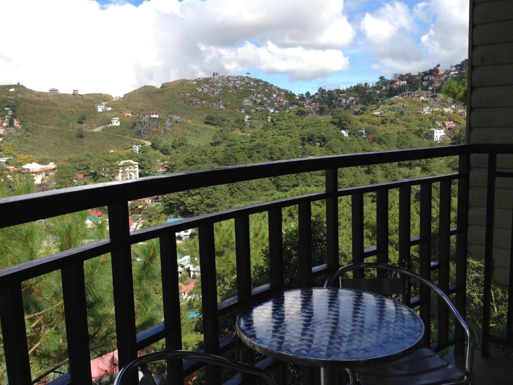Hollywood Drive-In Hotel Baguio City Esterno foto