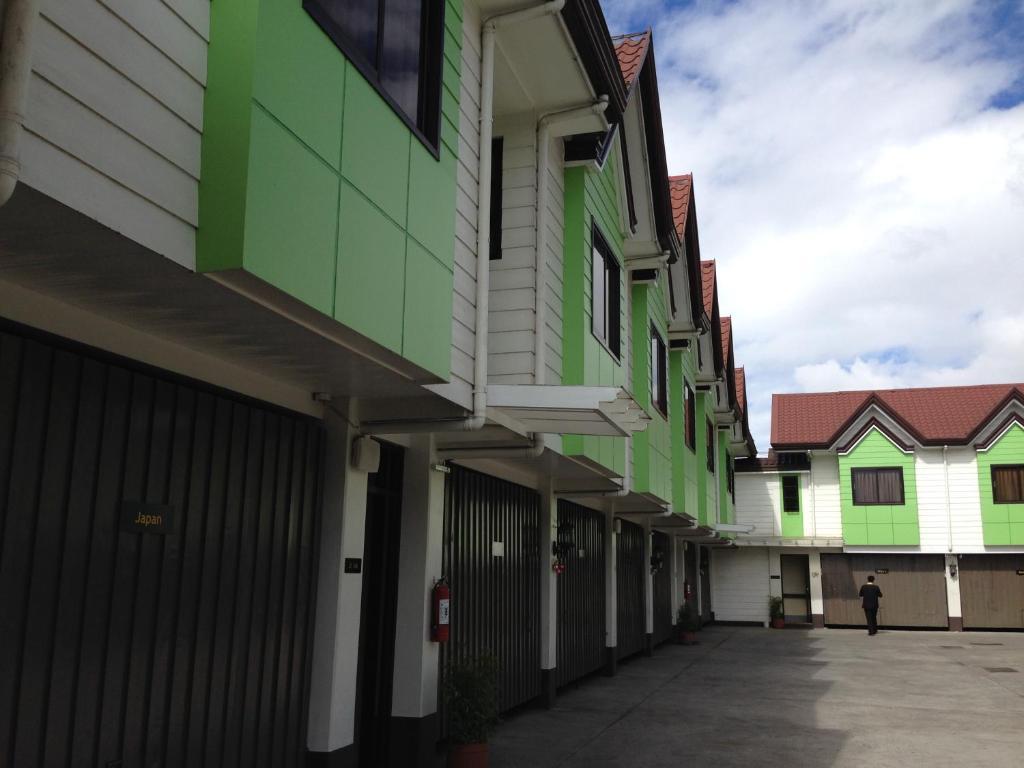 Hollywood Drive-In Hotel Baguio City Esterno foto