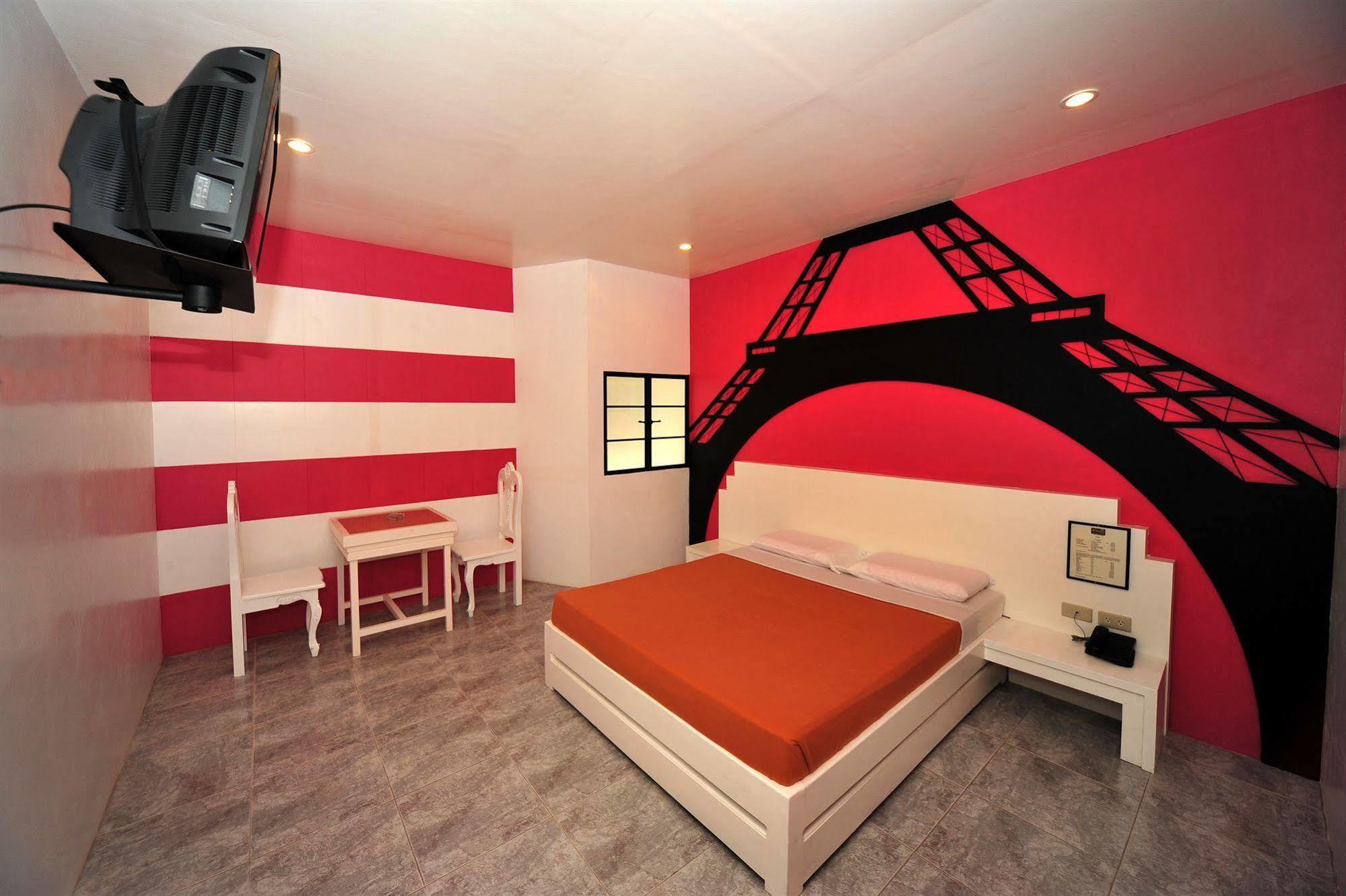 Hollywood Drive-In Hotel Baguio City Esterno foto