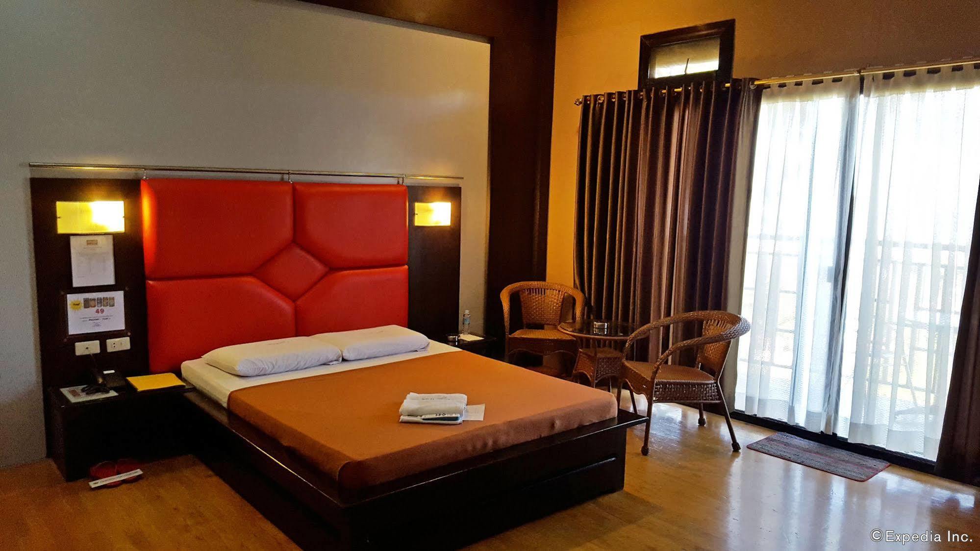 Hollywood Drive-In Hotel Baguio City Esterno foto