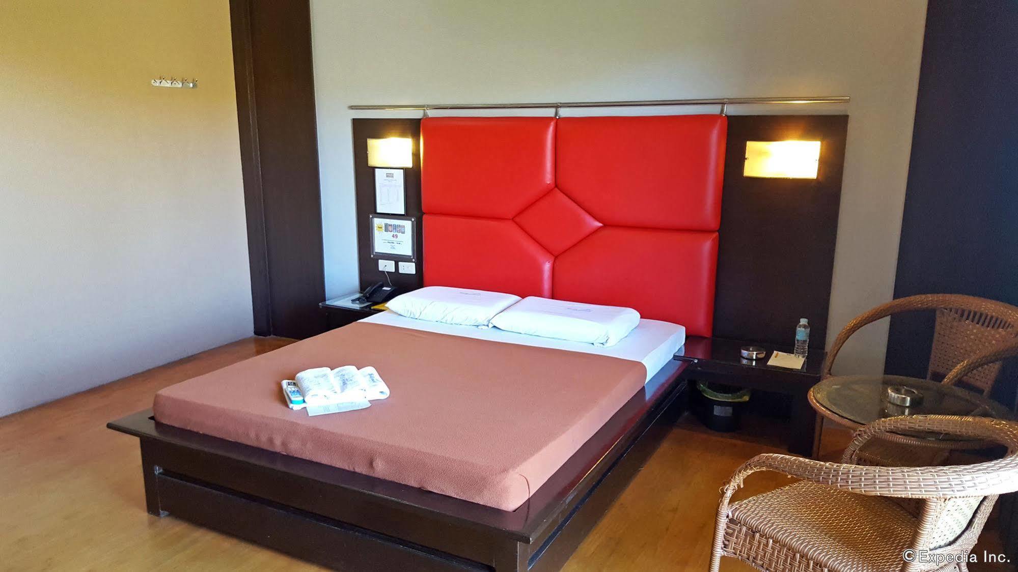 Hollywood Drive-In Hotel Baguio City Esterno foto