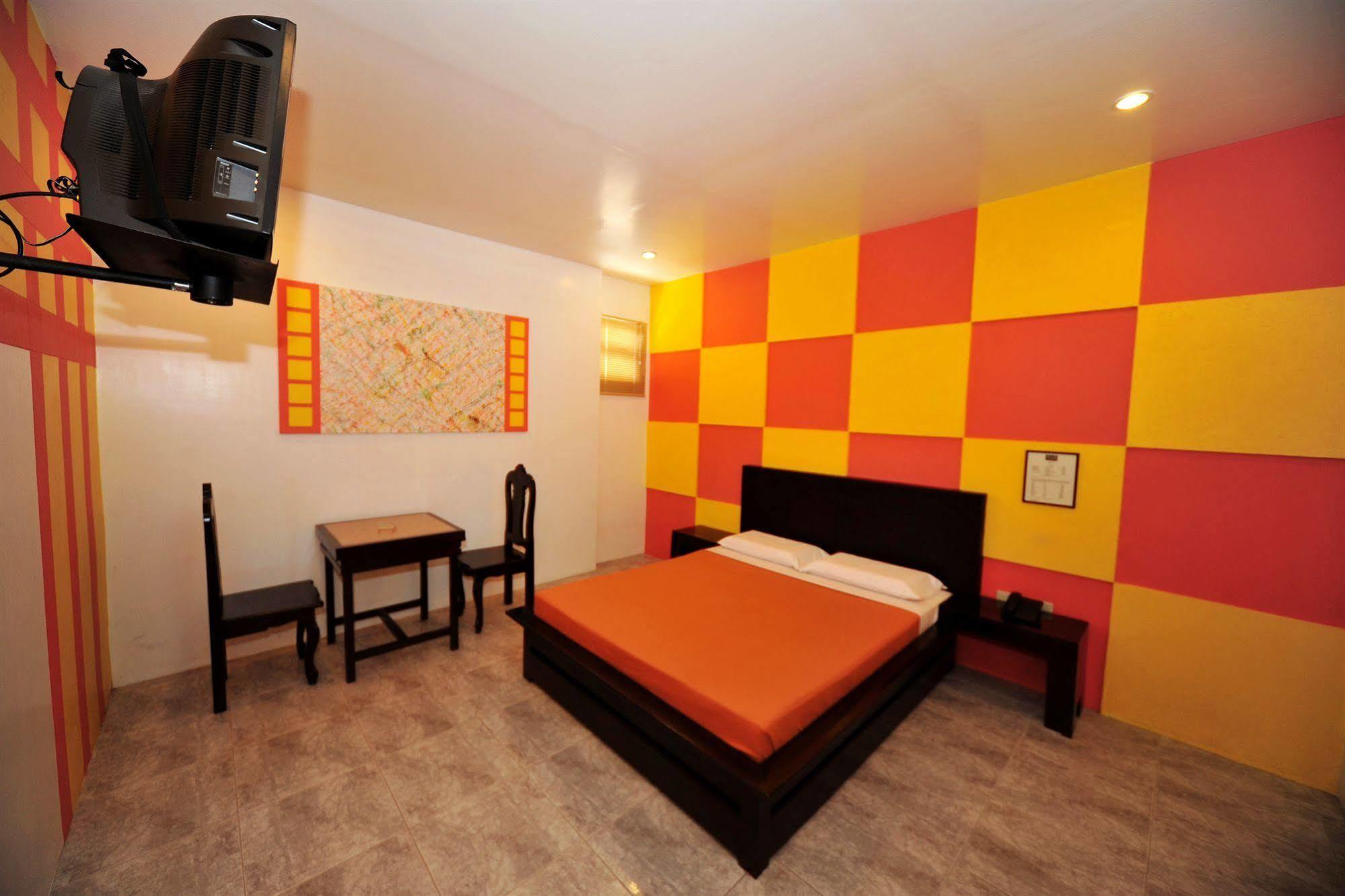 Hollywood Drive-In Hotel Baguio City Esterno foto