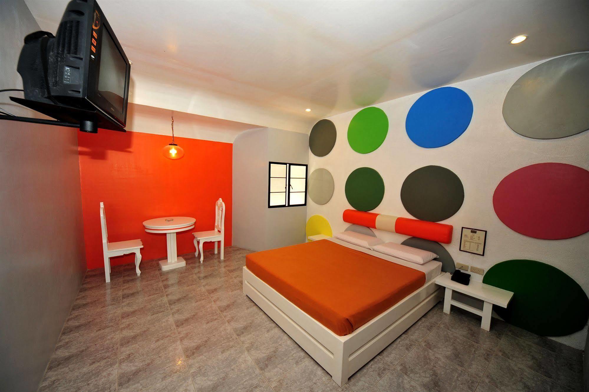 Hollywood Drive-In Hotel Baguio City Esterno foto