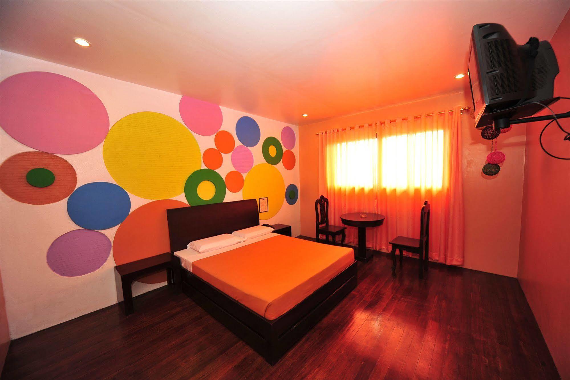 Hollywood Drive-In Hotel Baguio City Esterno foto